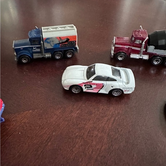 6 Vintage 80's Matchbox & Hot Wheels Diecast Vehicles - Picture 5 of 10